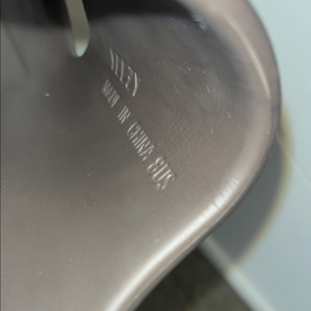 ADIDAS YEEZY SLIDES  - Dark Brown - MEN'S SIZE 8 - Picture 2 of 9